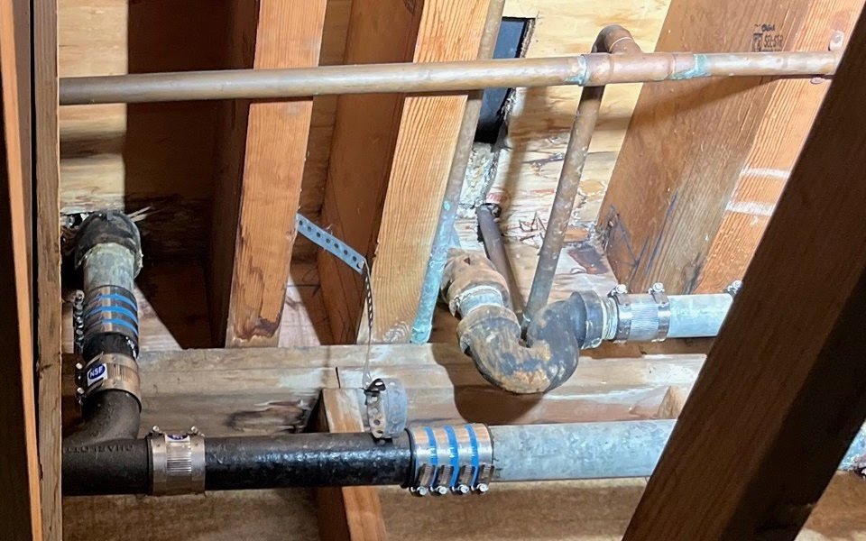 Commercial building plumbing pipe network installation